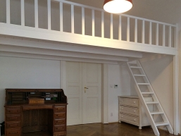 002 patro na spani cerny