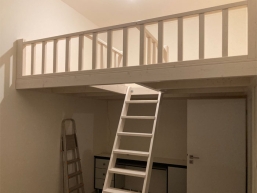 022 patro na spani cerny