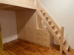 022 ulozne schody cerny