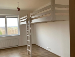 046 patro na spani cerny